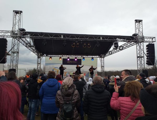 Nagyon sokan voltak kíváncsiak Nótár Maryre a Nyírségi Disznótoros Fesztiválon!