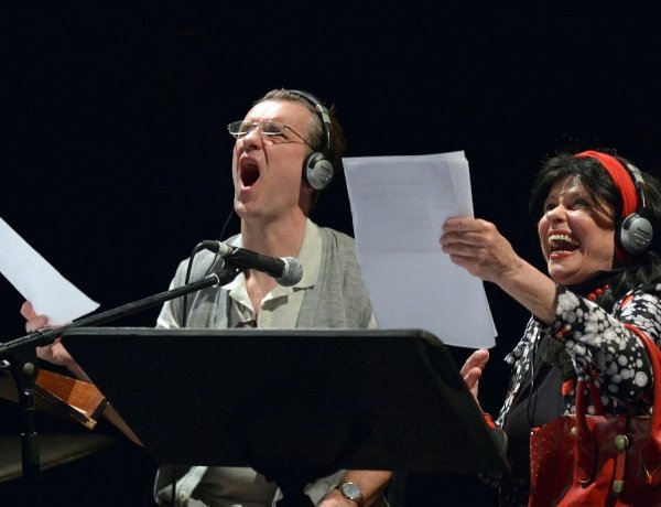 ELMARAD! Hangemberek a Váci Mihály Kulturális Központ színpadán, április 14-én