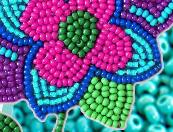 Kézműves gyöngyfűző interaktív kiállítás a Móricz Zsigmond könyvtárban