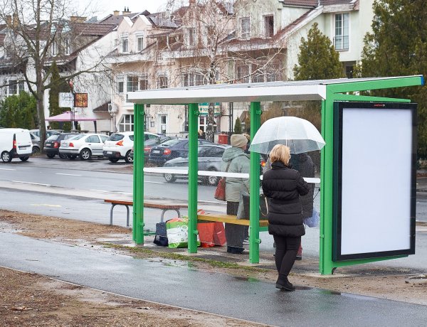 Megújuló buszmegállók Nyíregyháza több pontján, többek között a Korányin is!
