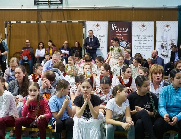 Az ország hét megyéjéből érkezett 350 fiatal a Néptánc és Népdaléneklési Versenyre