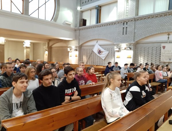 A Szent Imre Katolikus Gimnázium is csatlakozott a Wass Albert felolvasó maratonhoz