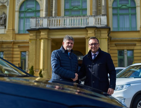 Kormányhivatali autókat adtak át Nyíregyházán – Gazdaságos és biztonságos munkavégzés