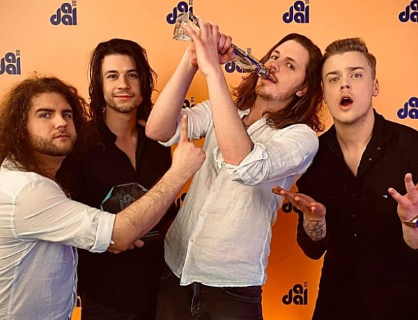 Szombaton kiderül, hogy melyik dal lesz az év magyar slágere – Hajrá Tortuga!