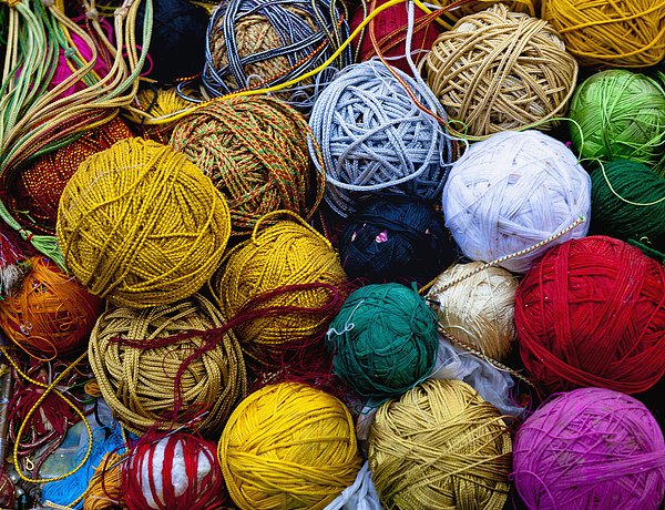 Kanyargó színes fonalak – Horgolt játékokból nyílik kiállítás a Vasutas Művelődési Házban