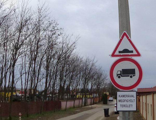 Forgalmirend-változás: a Napkelte utcára tilos behajtani teherautóval a Mezsgye utcáról