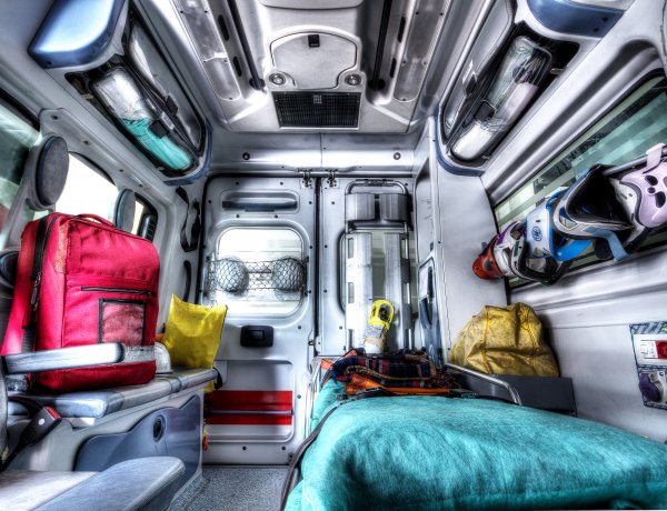 Négy személyt szállítottak kórházba a kékcsei frontális balesetből