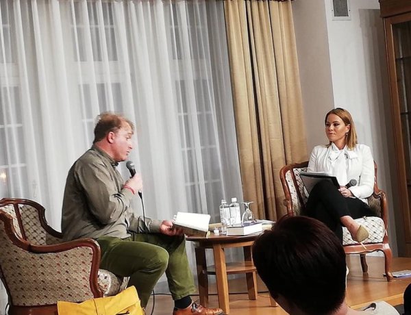 Nevetésből nem volt hiány – Lackfi János volt a Bencs Villa vendége