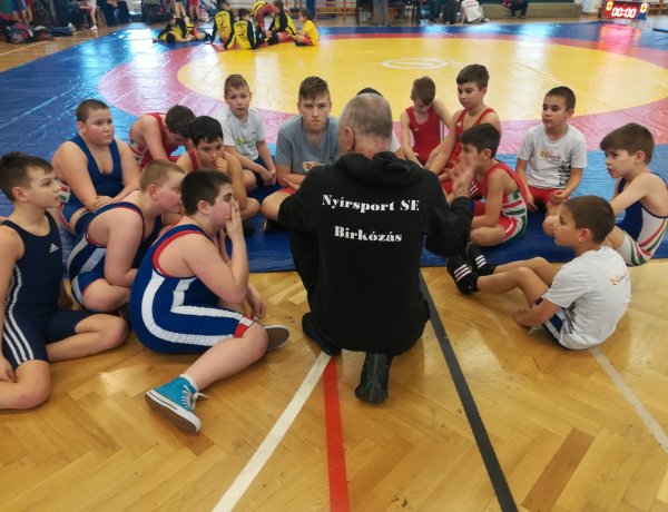 A döntőbe kerülés volt a tét - Egerben léptek szőnyegre a fiatal birkózók