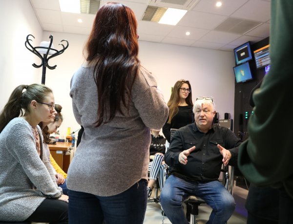 Stúdiólátogatáson a Szent Imre diákjai – „Benne voltunk a tévében!”