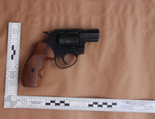 Vádemelés az áldozatát gépkocsija csomagtartójában rejtegető férfi ellen