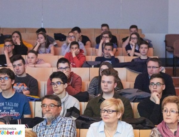 ELMARAD! Internet Fiesta: Okos város - okos könyvtár című programsorozat 