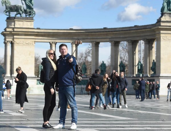 Turizmus.com: kilencnyelvű magyar vírustájékoztató készült turistáknak