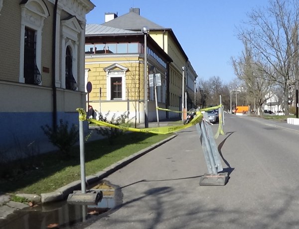 Fokozott figyelemmel közlekedjenek a Benczúr téren – A leállósáv egy részét lezárták