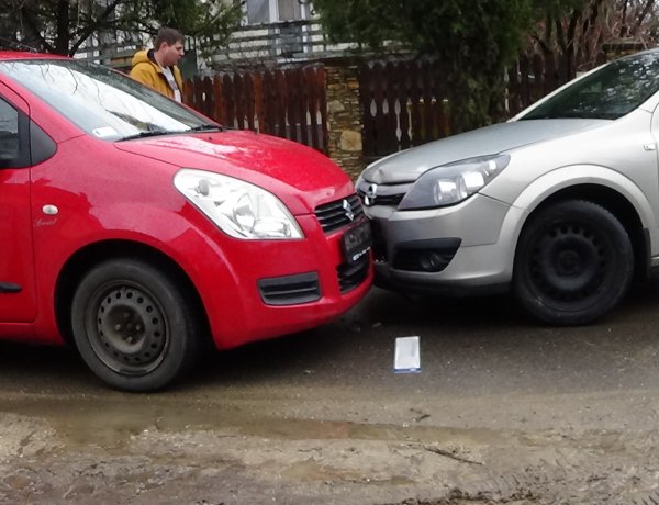 Oroson ütköztek – Nem adott elsőbbséget, balesetet okozott egy személygépkocsi