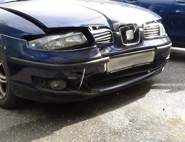 Elsőbbségadás nélkül hajtott ki a főútra egy jármű, balesetet okozott