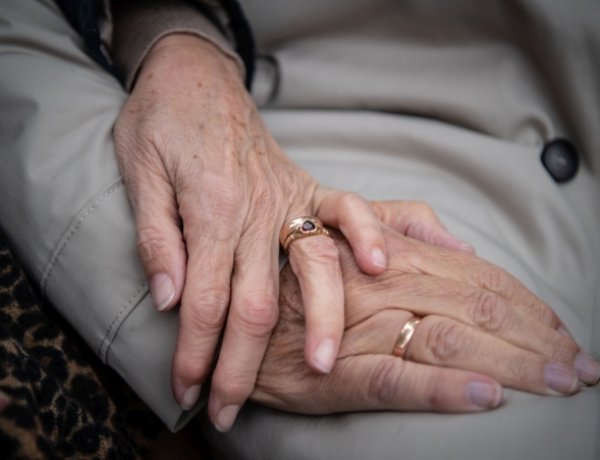 Felhívás az idősekhez és családtagjaikhoz – Figyeljünk egymásra!