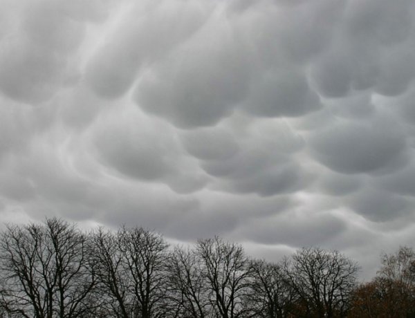 Mozgalmassá és borongóssá válik időjárásunk – Ilyen időjárásra számíthatunk pénteken