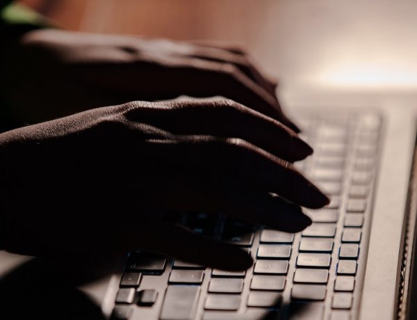 Sorban állás helyett online ügyintézés a NAV-nál – Kényelmes és gyors megoldás