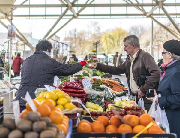 Nyitva lesznek a piacok, vasárnap a nemzeti ünnep miatt zárnak