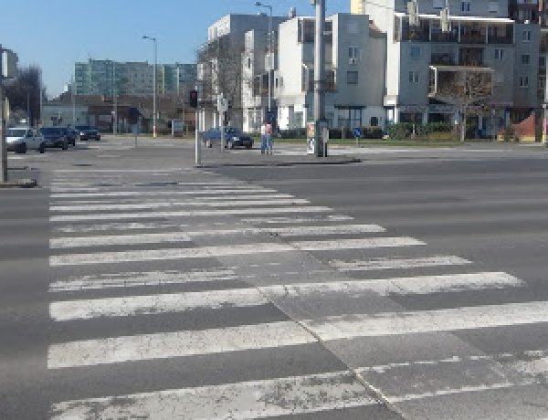 Gépjárművezetők figyelem! – Burkolati jeleket festenek kedd este Nyíregyháza belvárosában