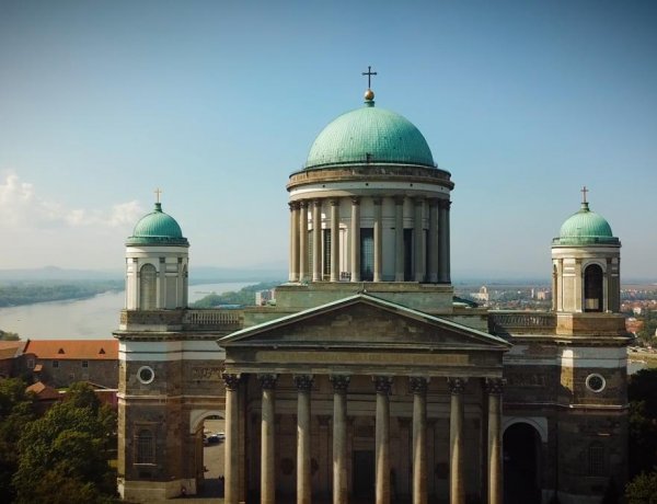 Vasárnaptól nem tartanak nyilvános misét a katolikus templomokban