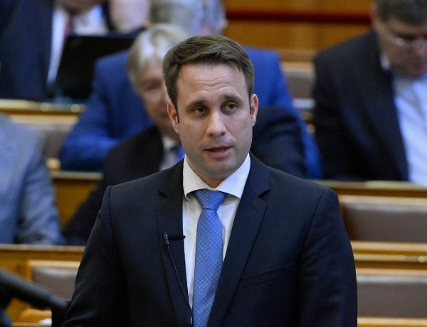 Dömötör Csaba: Minimálisra kell csökkenteni a személyes találkozások számát