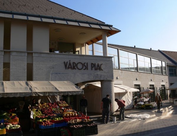 A piacok nyitva tartanak, de fontos:  az idősek kérjenek meg mást a bevásárlásra!