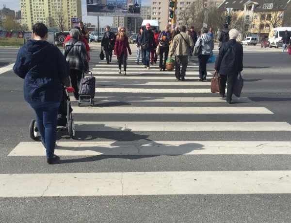 Sajnos, még mindig sok idős embert látunk az utcákon, boltokban, tömegközlekedésben