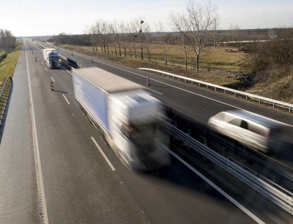 Szijjártó Péter: Továbbra is mindent megteszünk a teherszállítás folyamatosságáért