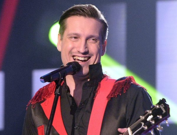 Zenei kezdeményezés: otthonmaradós dalt írt Pély Barna és a Fatal Error is