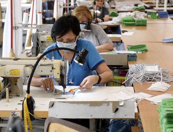 Egészségügyi maszkok gyártását kezdte meg a Kézmű Nonprofit Kft.