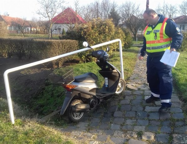 Rosszul lett egy robogóját vezető nyugdíjas Nyírbogdányban és felborult járművével