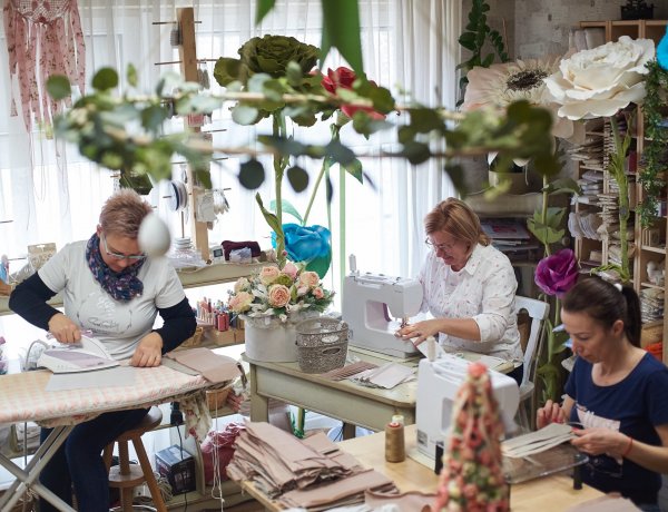 Ingyen készít maszkokat a nyíregyházi kézműves – Eddig közel 3000 darab készült el