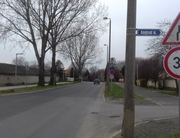 Útépítés miatt 30 km/órás sebességkorlátozás lépett életbe a Szalag utcán