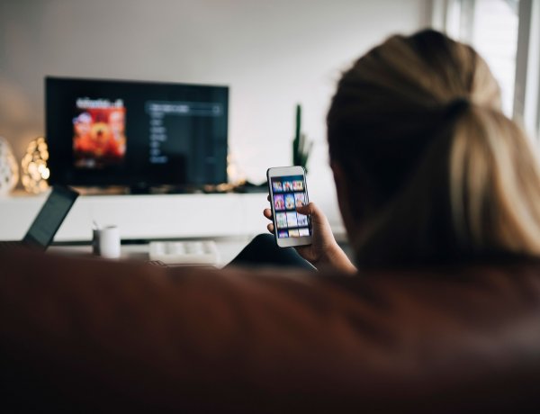 Extra mobilnet, ingyenes filmek és TV csatornák is segítik az otthon maradást!