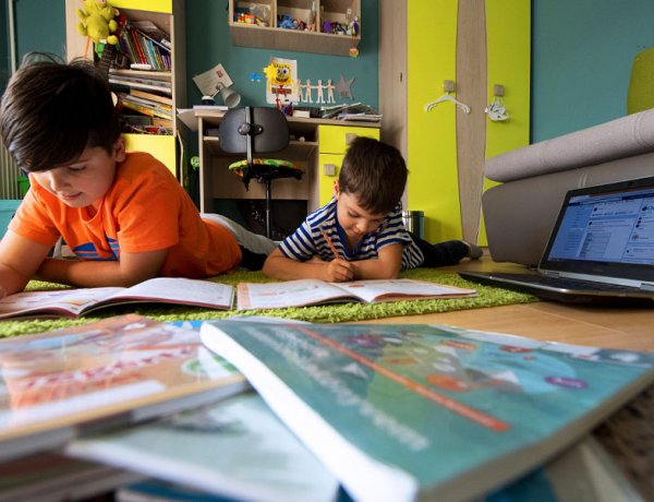 A nyíregyházi Móra Ferenc Általános Iskolában is zajlik a digitális oktatás – Videó!