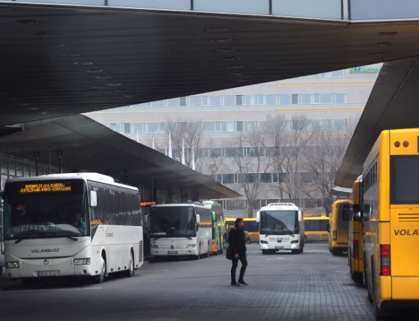 Ingyen utazhatnak az egészségügyi dolgozók a helyközi közösségi közlekedésben