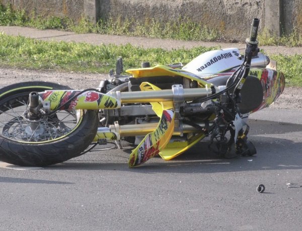 Súlyos motoros baleset történt a 49-es főúton, Nyíregyháza közelében