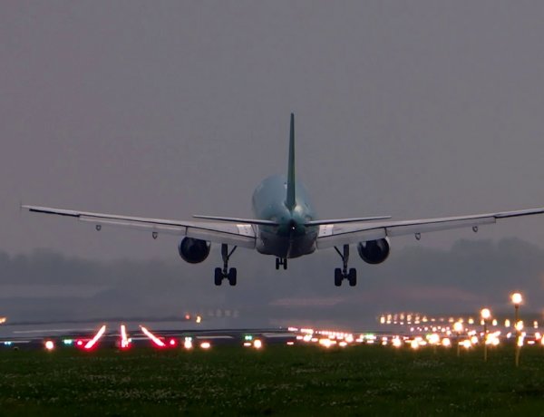 Szijjártó Péter : 257 Észak-Amerikában rekedt magyarért indult két gép