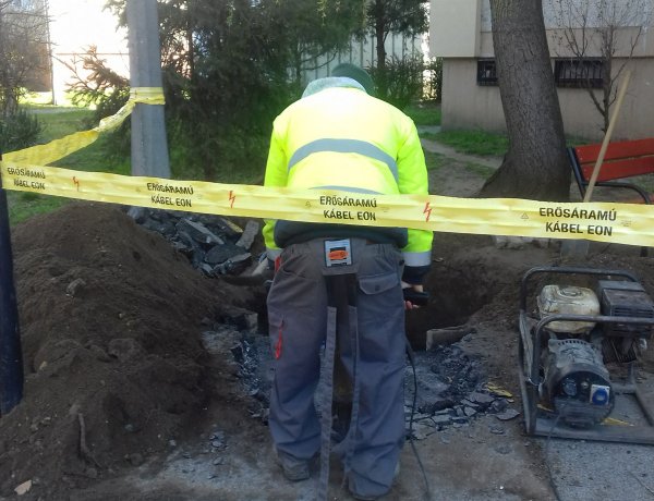 Karbantartás a Vasvári Pál utcán - Dolgoztak az elektromos szolgáltató emberei