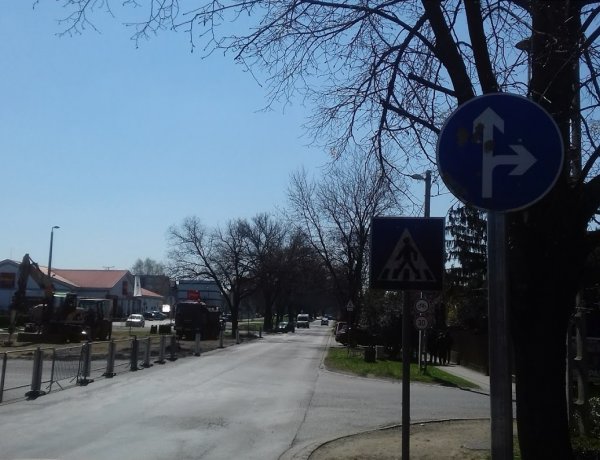 Épül a körforgalom a Család utcánál - Változott a forgalmi rend