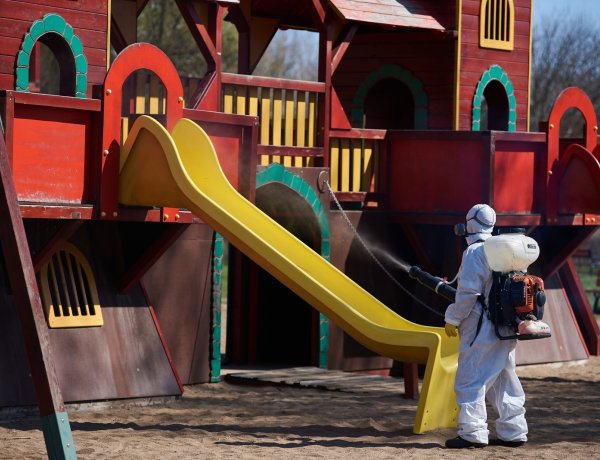 Fertőtlenítik Nyíregyháza minden közterületi játszóterét és a kondiparkokat is – Videó!
