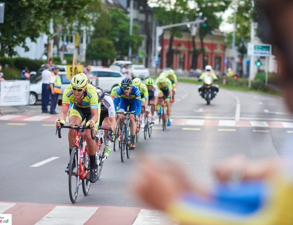Menekülés a pokolból – a nyíregyházi kerékpáros három fiatalt mentett ki Olaszországból!