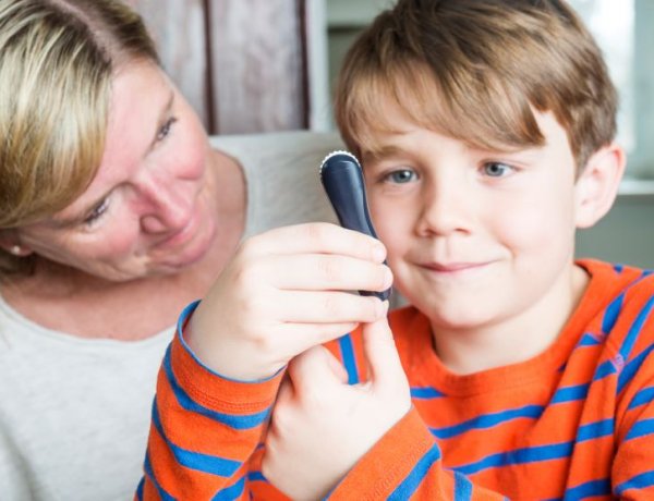 A kormány a járvány idején is segíti a beteg gyermekeket nevelő családokat
