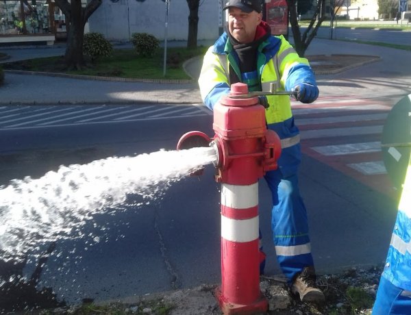 Tesztelték a nyíregyházi tűzcsapokat - Tűz esetén mindegyik használható