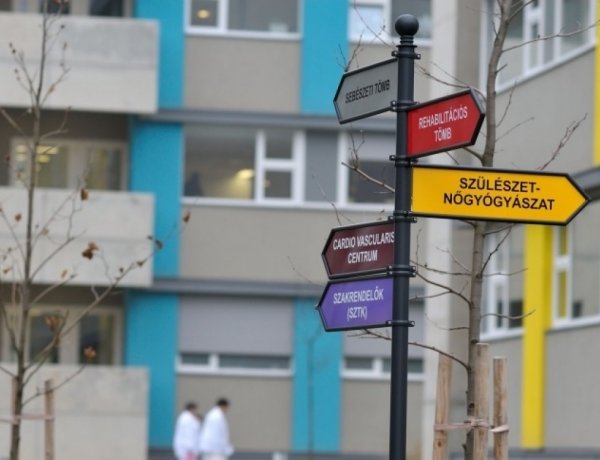 Három civil szervezet félmillió forintot ajánlott fel a nyíregyházi kórháznak