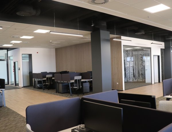 Új munkahelyeket teremt a Cofidis Nyíregyházán – A jövőben akár 100 fő is dolgozhat itt