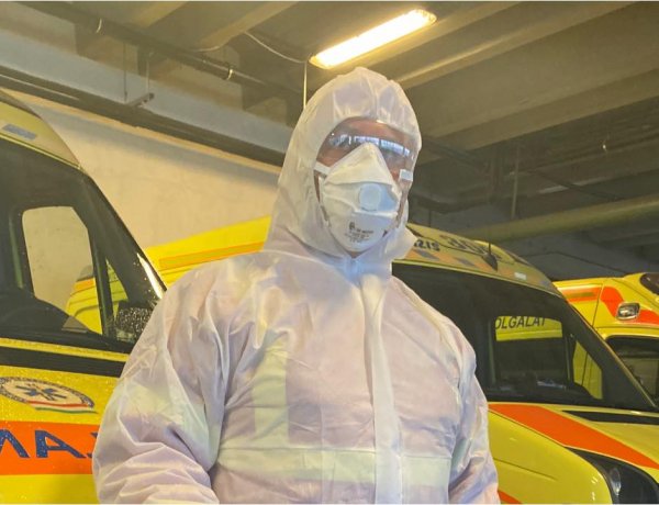 Koronavírus-fertőzés gyanújakor a háziorvos mentőt küldhet a házhoz mintavételre