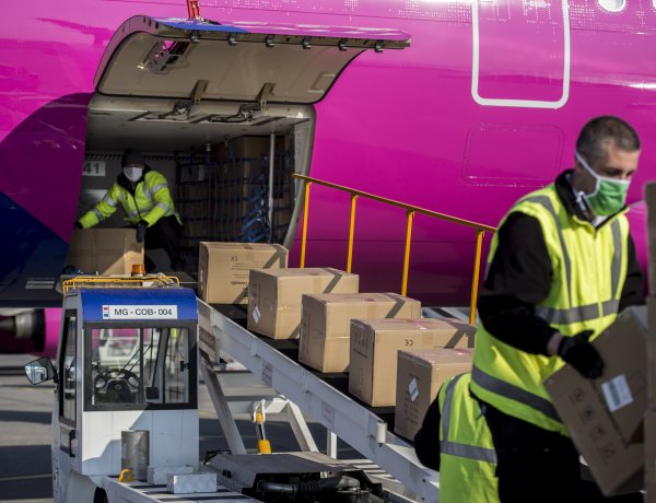 4 millió maszk és több mint 400 ezer védőruházat érkezett Kínából